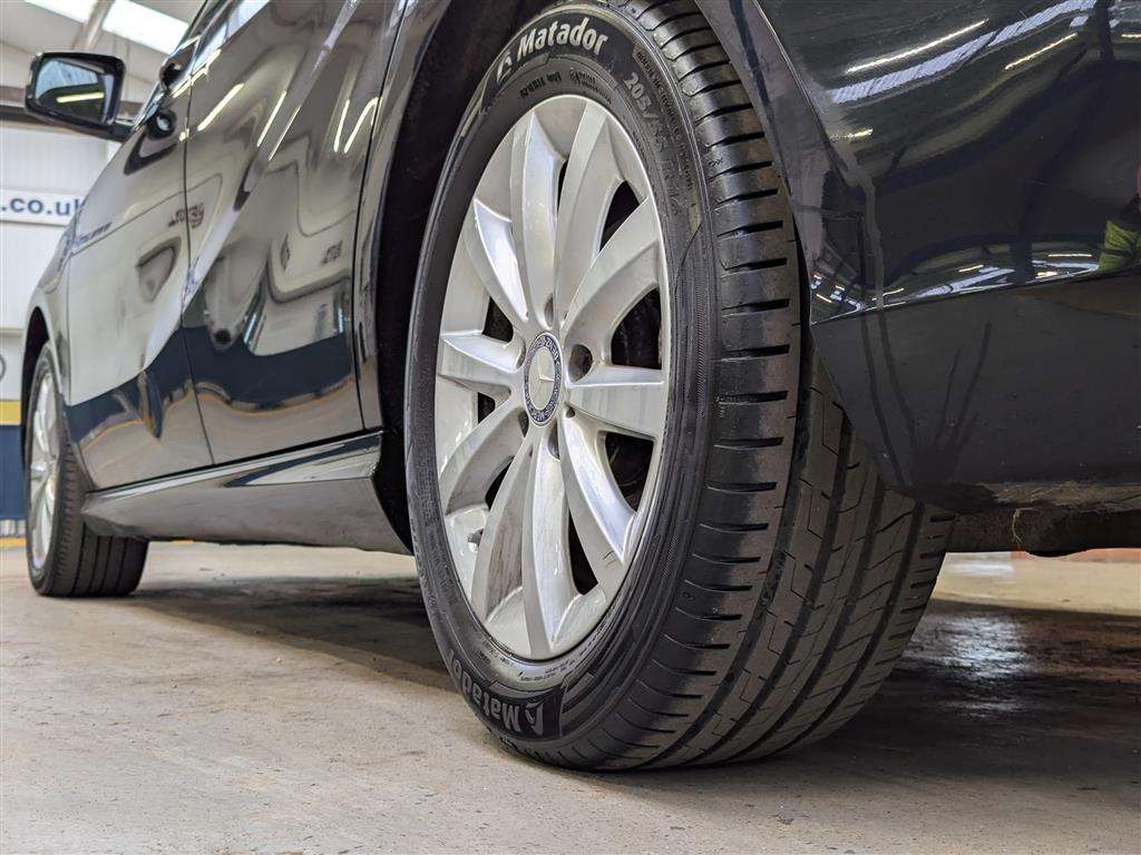 <p>2014 MERCEDES-BENZ A180 BLUEEFFICIENCY SE</p>