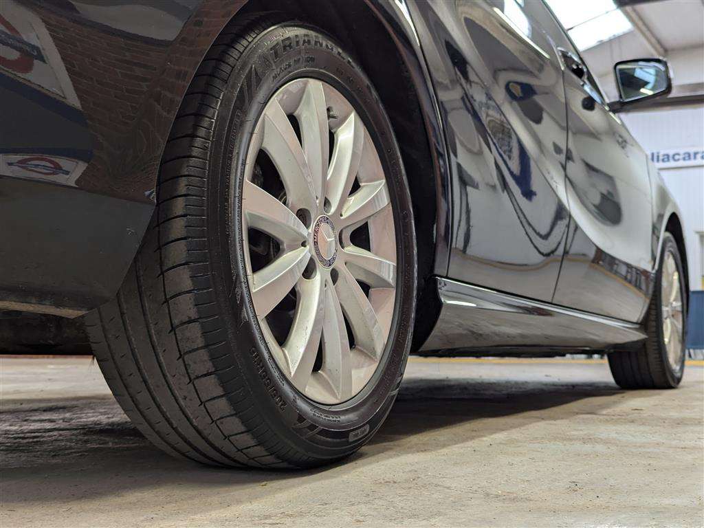 <p>2014 MERCEDES-BENZ A180 BLUEEFFICIENCY SE</p>