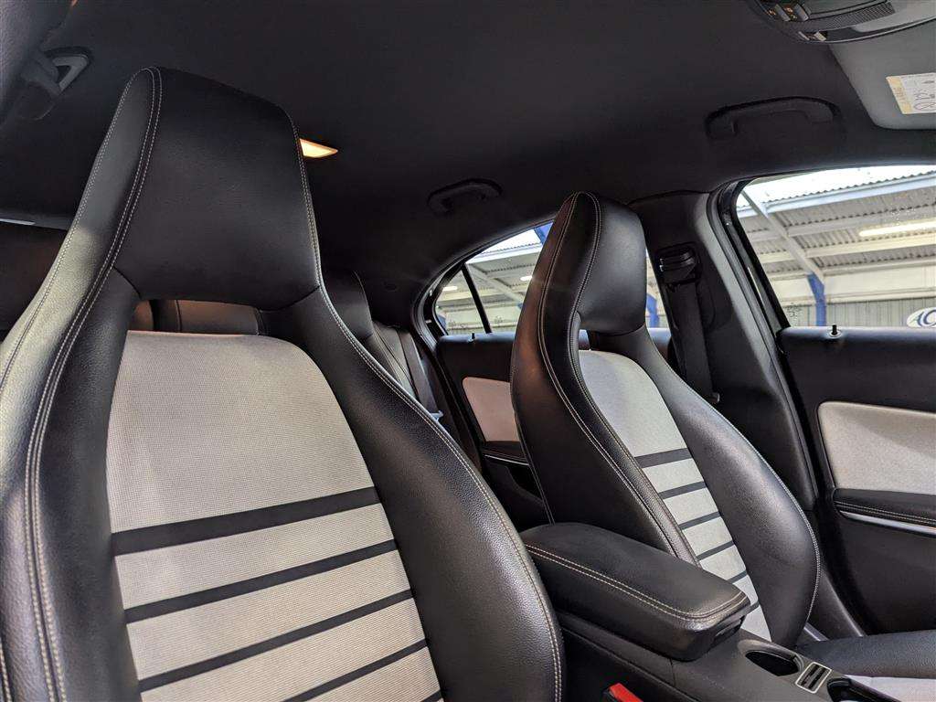 <p>2014 MERCEDES-BENZ A180 BLUEEFFICIENCY SE</p>