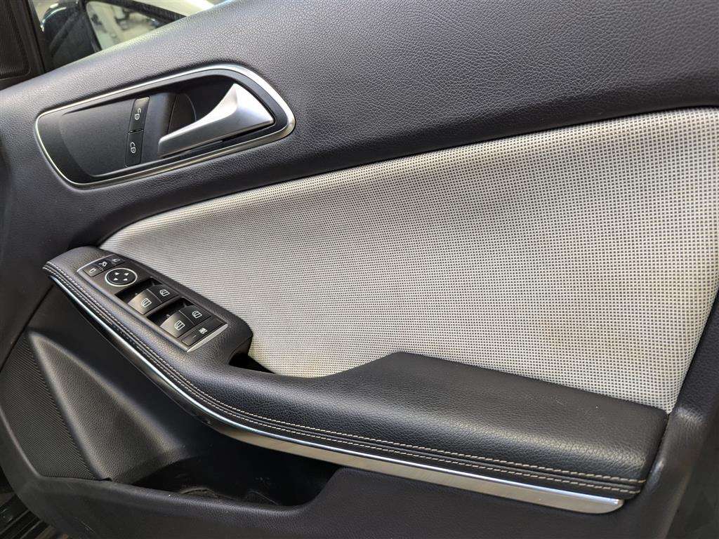 <p>2014 MERCEDES-BENZ A180 BLUEEFFICIENCY SE</p>