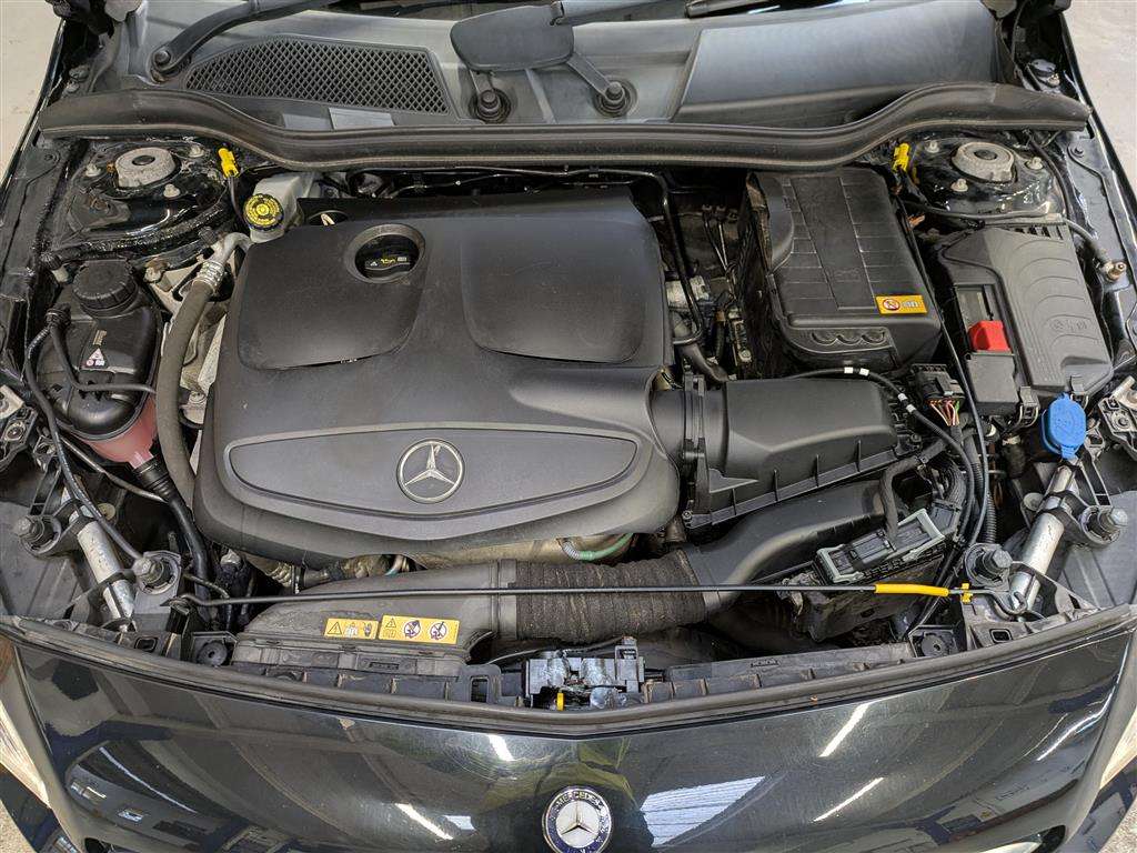 <p>2014 MERCEDES-BENZ A180 BLUEEFFICIENCY SE</p>