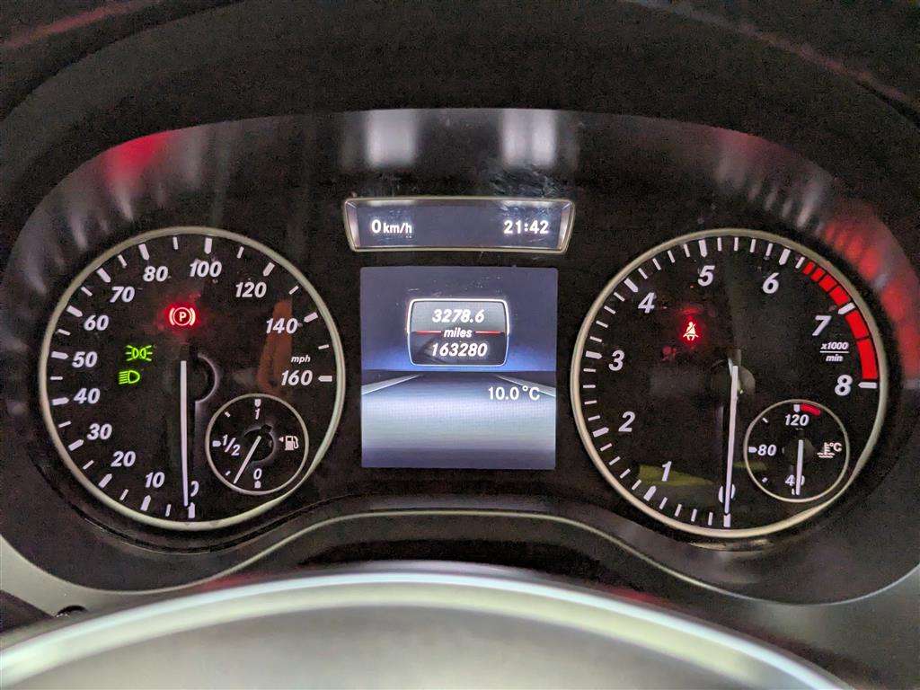 <p>2014 MERCEDES-BENZ A180 BLUEEFFICIENCY SE</p>