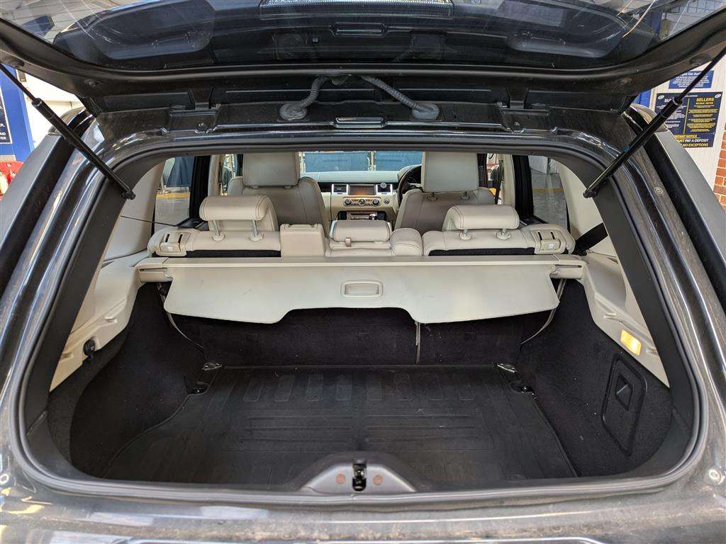 <p>2011 LAND ROVER RANGE ROVER SP HSE TDV6 A</p>