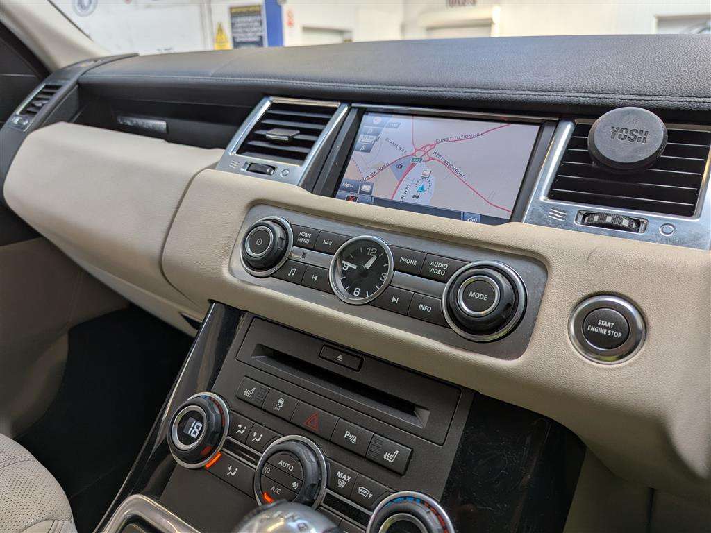 <p>2011 LAND ROVER RANGE ROVER SP HSE TDV6 A</p>