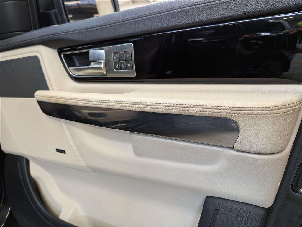 <p>2011 LAND ROVER RANGE ROVER SP HSE TDV6 A</p>