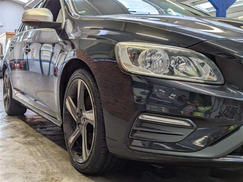 <p>2015 VOLVO V60 R-DESIGN NAV D3</p>
