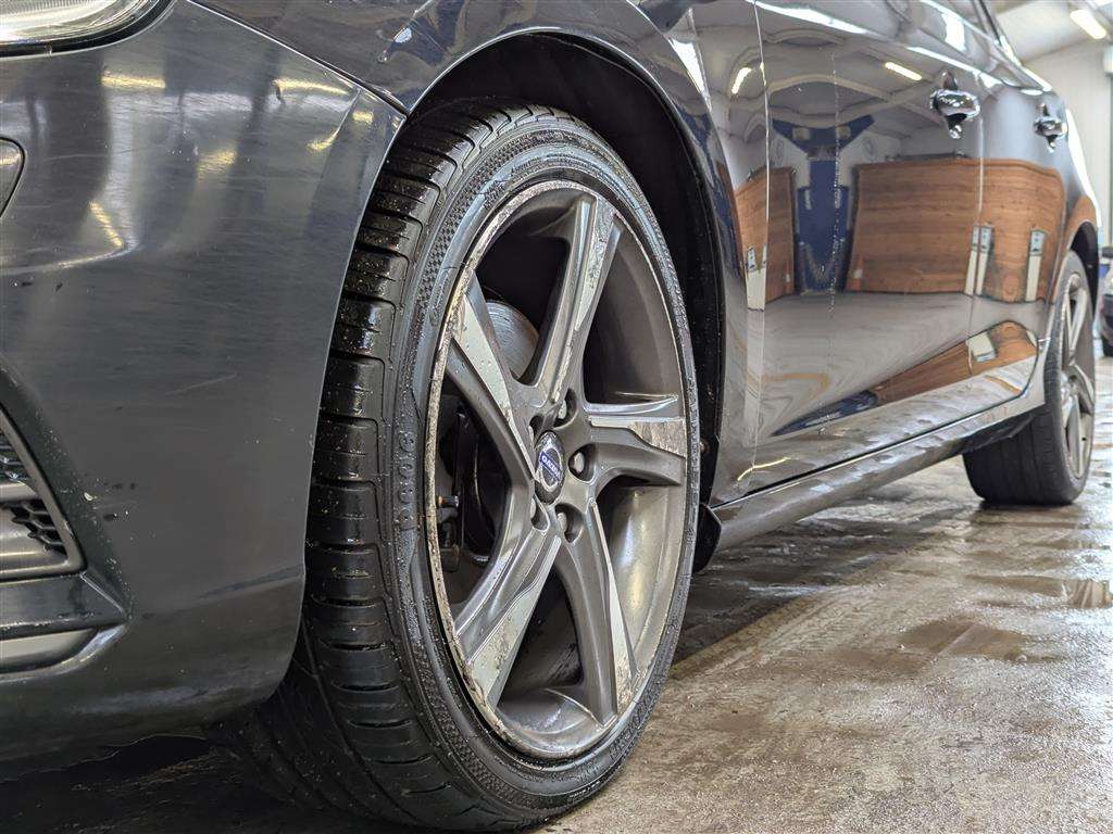 <p>2015 VOLVO V60 R-DESIGN NAV D3</p>