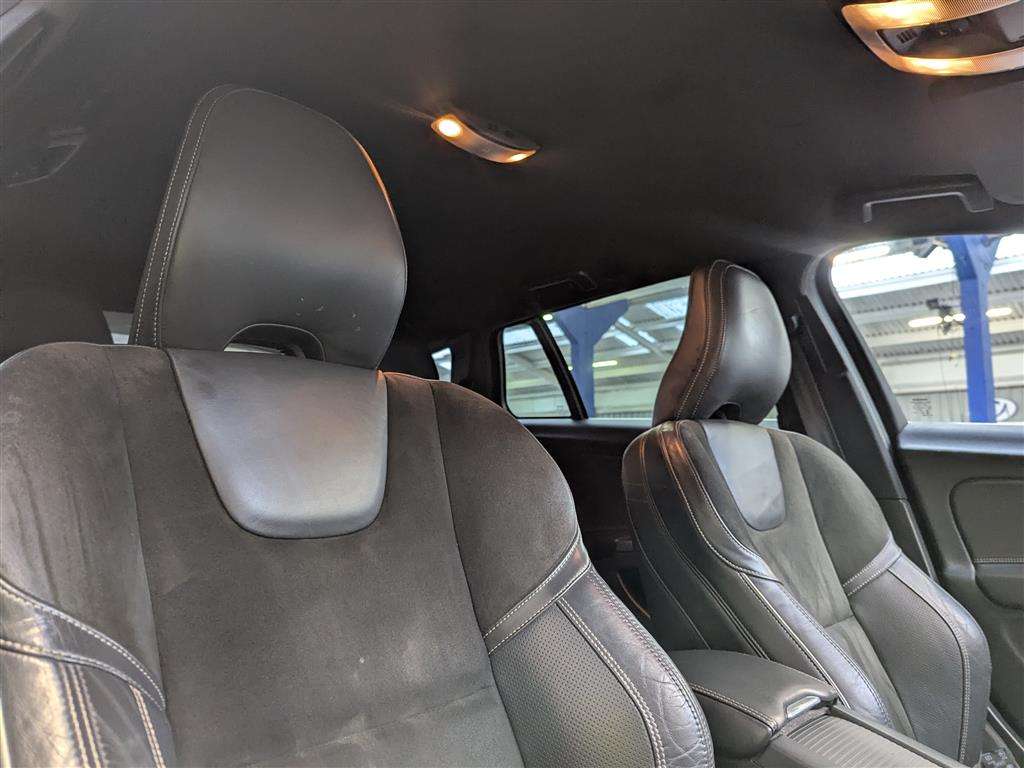 <p>2015 VOLVO V60 R-DESIGN NAV D3</p>