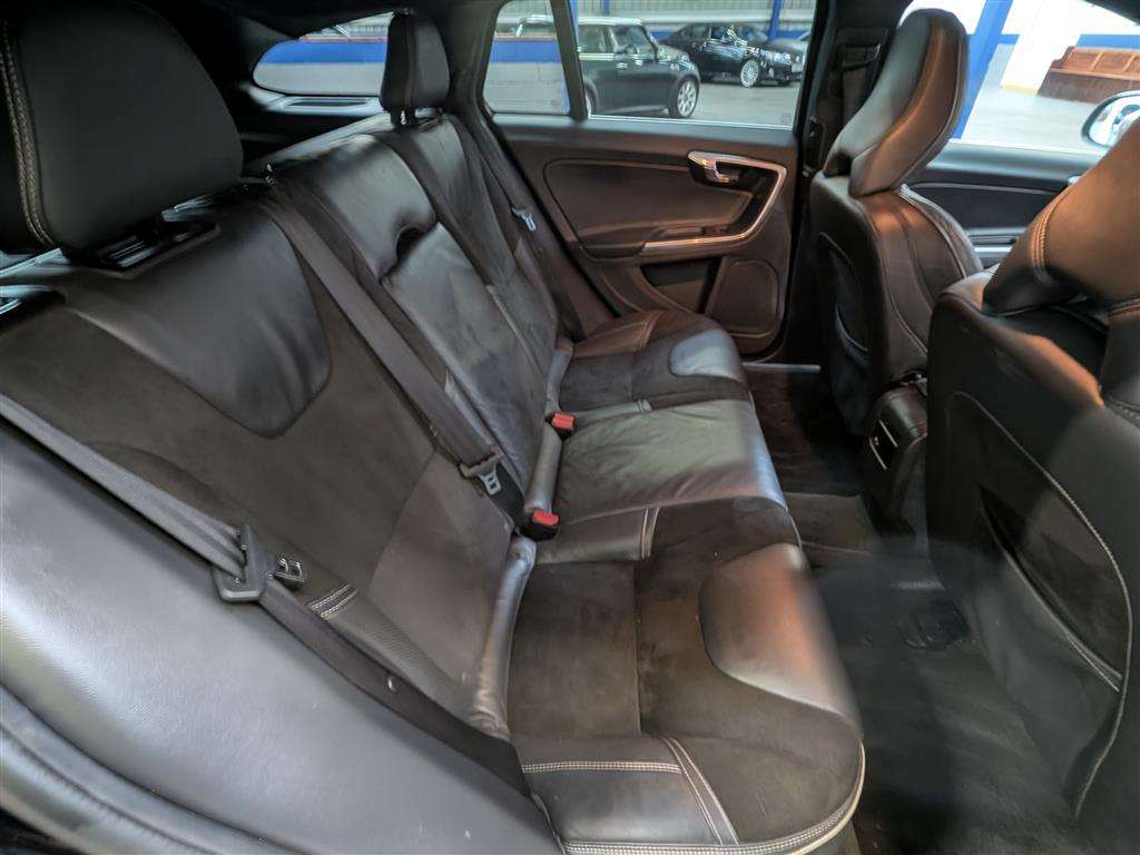 <p>2015 VOLVO V60 R-DESIGN NAV D3</p>