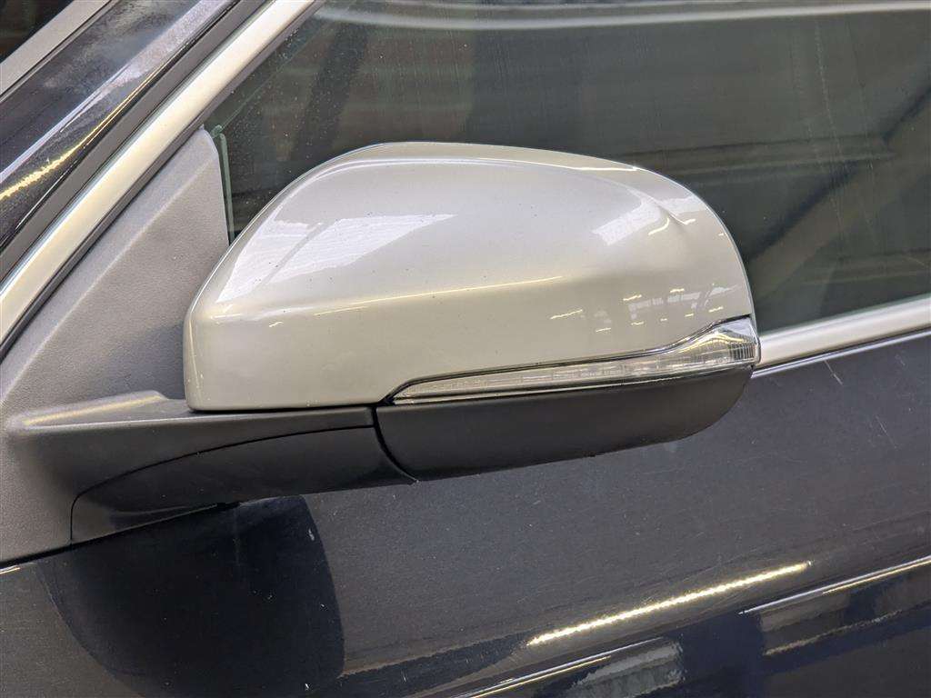 <p>2015 VOLVO V60 R-DESIGN NAV D3</p>