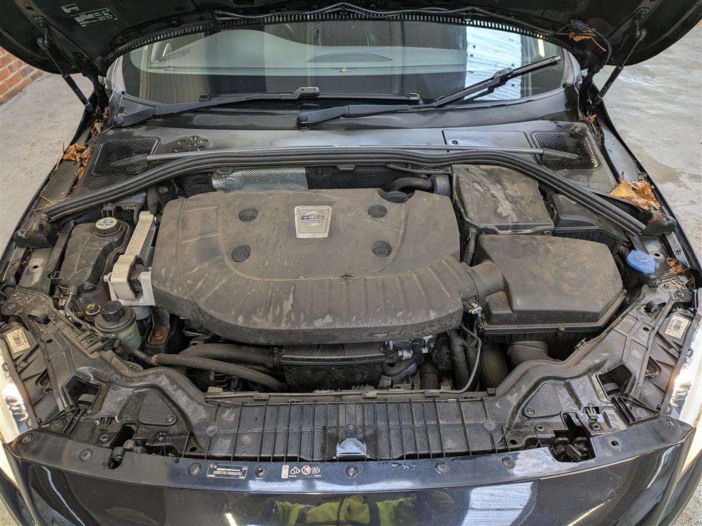 <p>2015 VOLVO V60 R-DESIGN NAV D3</p>