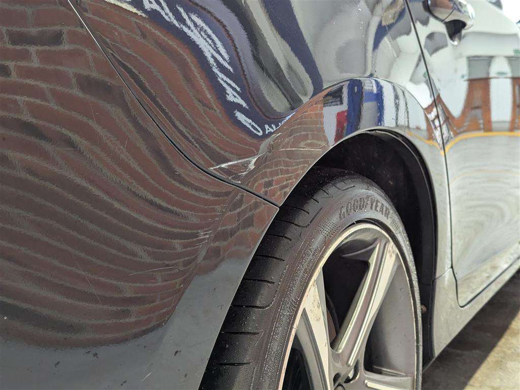 <p>2015 VOLVO V60 R-DESIGN NAV D3</p>