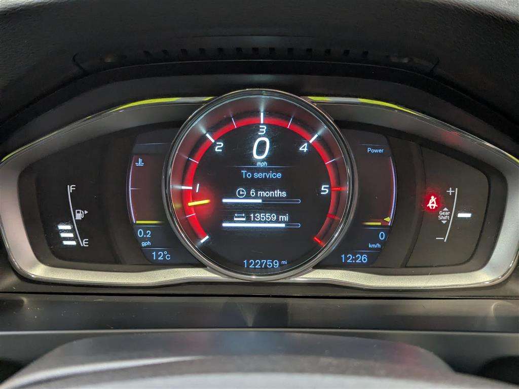 <p>2015 VOLVO V60 R-DESIGN NAV D3</p>