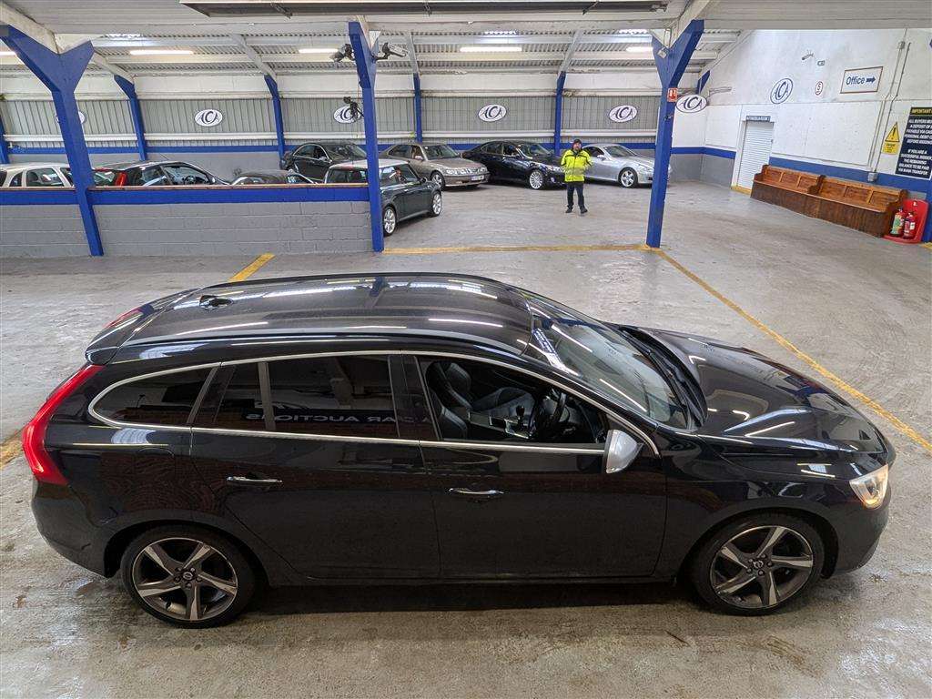 <p>2015 VOLVO V60 R-DESIGN NAV D3</p>