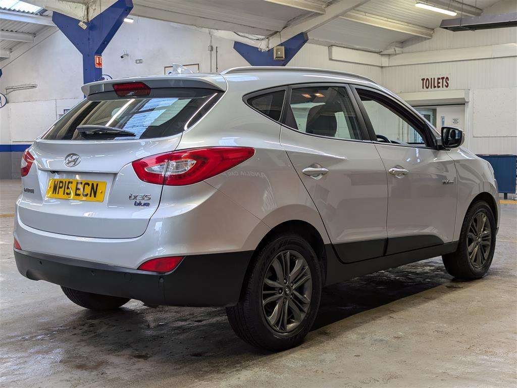 <p>2015 HYUNDAI IX35 SE NAV CRDI BLUE DRI</p>