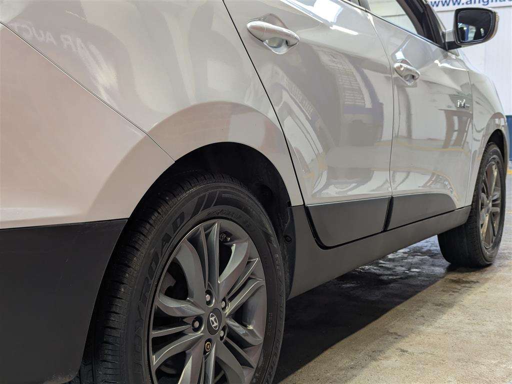 <p>2015 HYUNDAI IX35 SE NAV CRDI BLUE DRI</p>