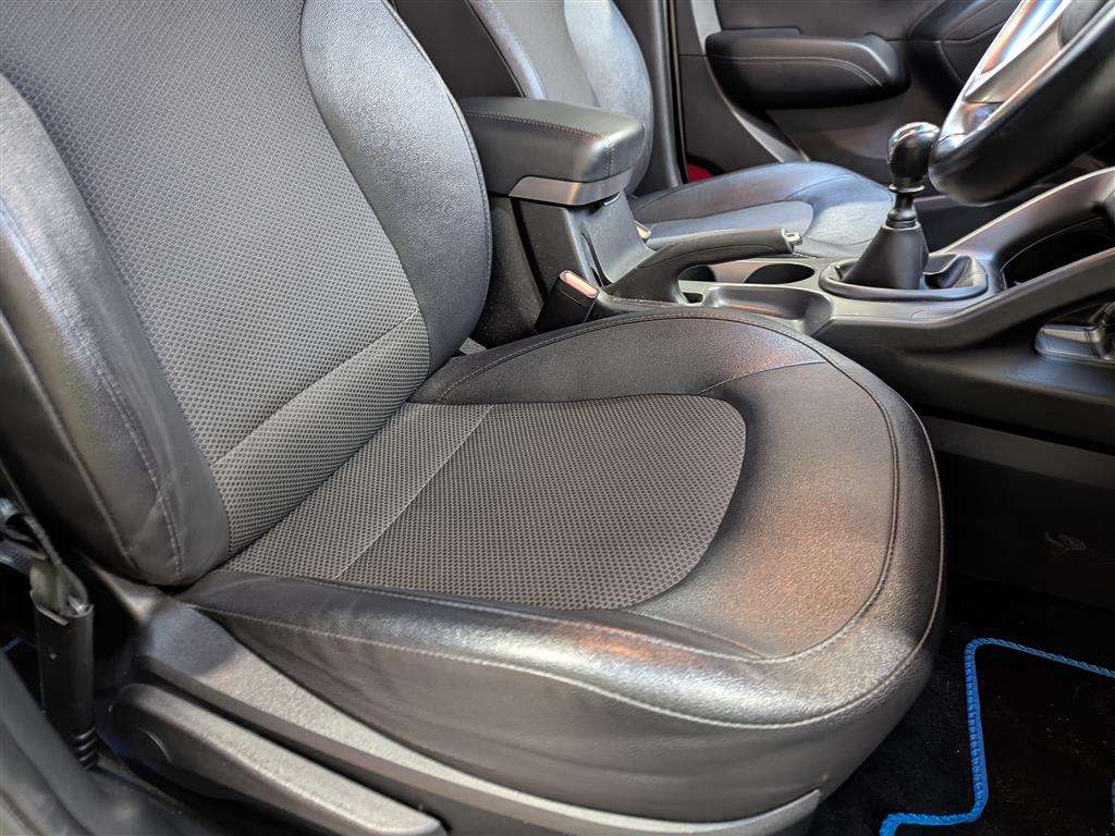 <p>2015 HYUNDAI IX35 SE NAV CRDI BLUE DRI</p>