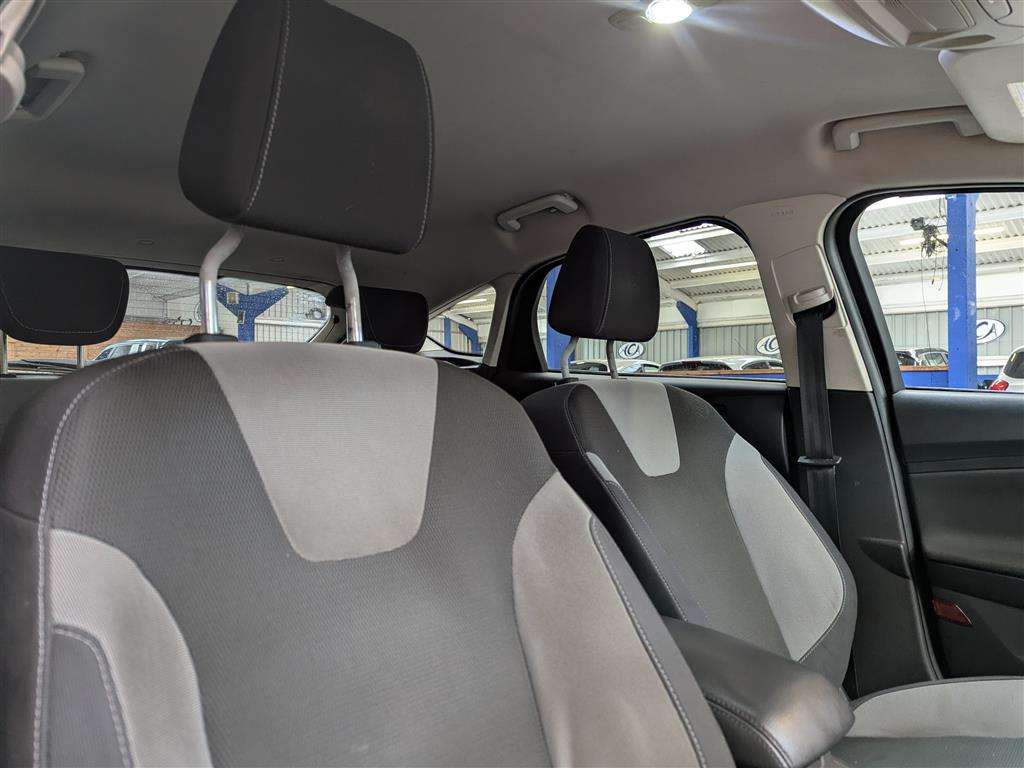 <p>2011 FORD FOCUS ZETEC 125</p>