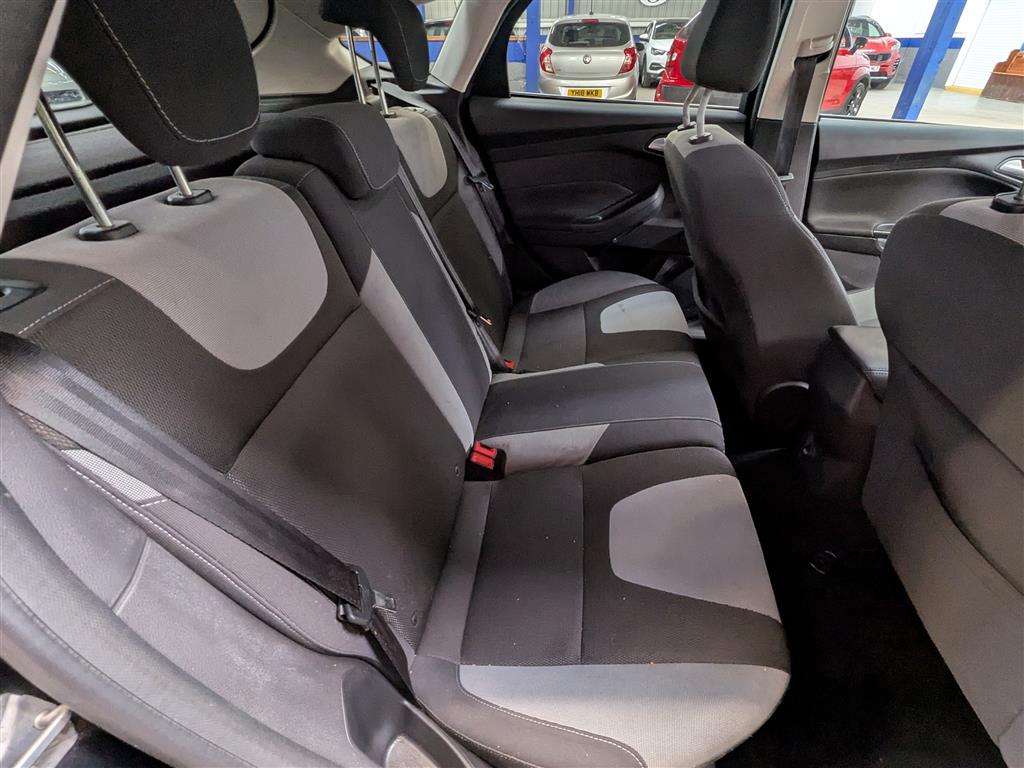 <p>2011 FORD FOCUS ZETEC 125</p>