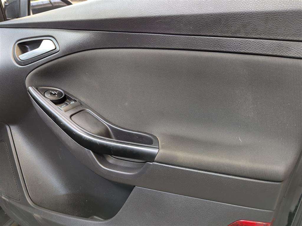 <p>2011 FORD FOCUS ZETEC 125</p>