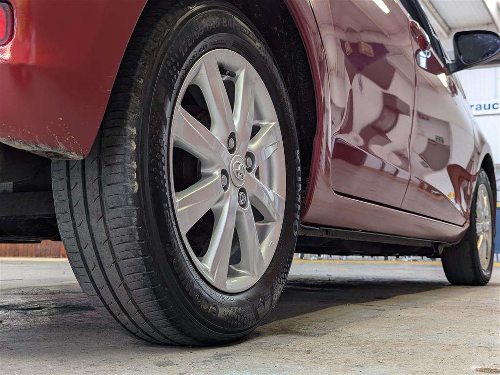 <p>2012 TOYOTA YARIS TR VVT-I CVT</p>