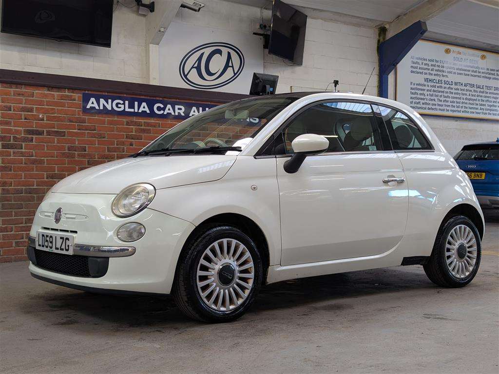 <p>2009 FIAT 500 LOUNGE</p>