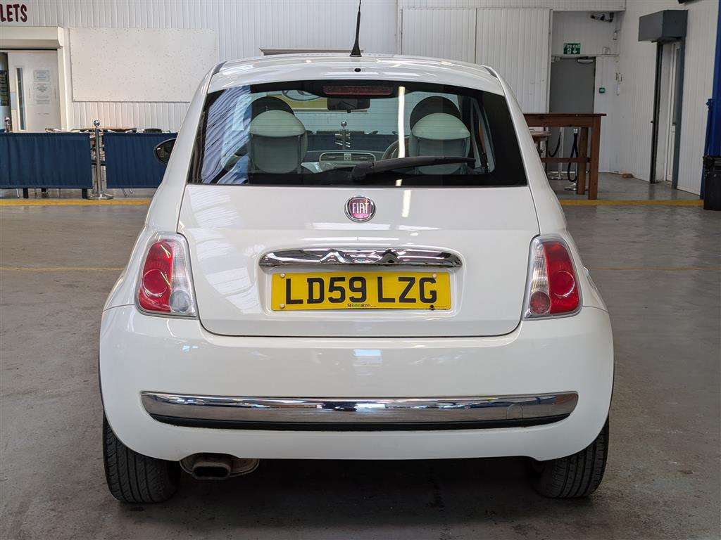 <p>2009 FIAT 500 LOUNGE</p>