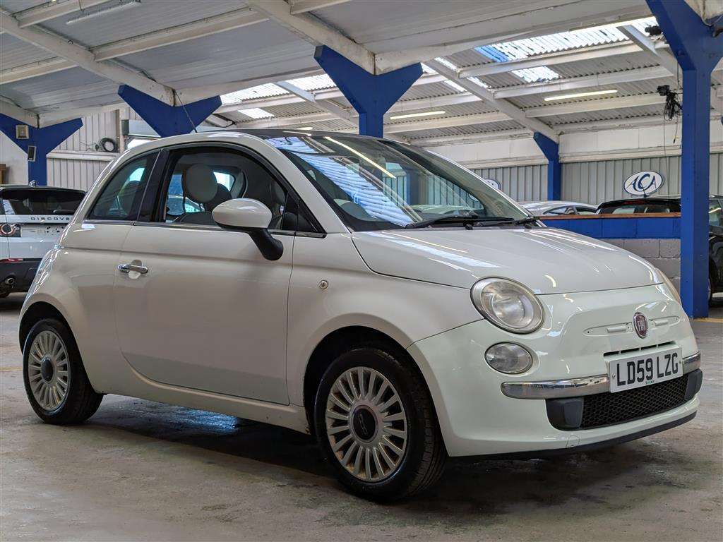 <p>2009 FIAT 500 LOUNGE</p>
