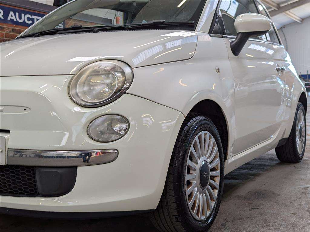 <p>2009 FIAT 500 LOUNGE</p>