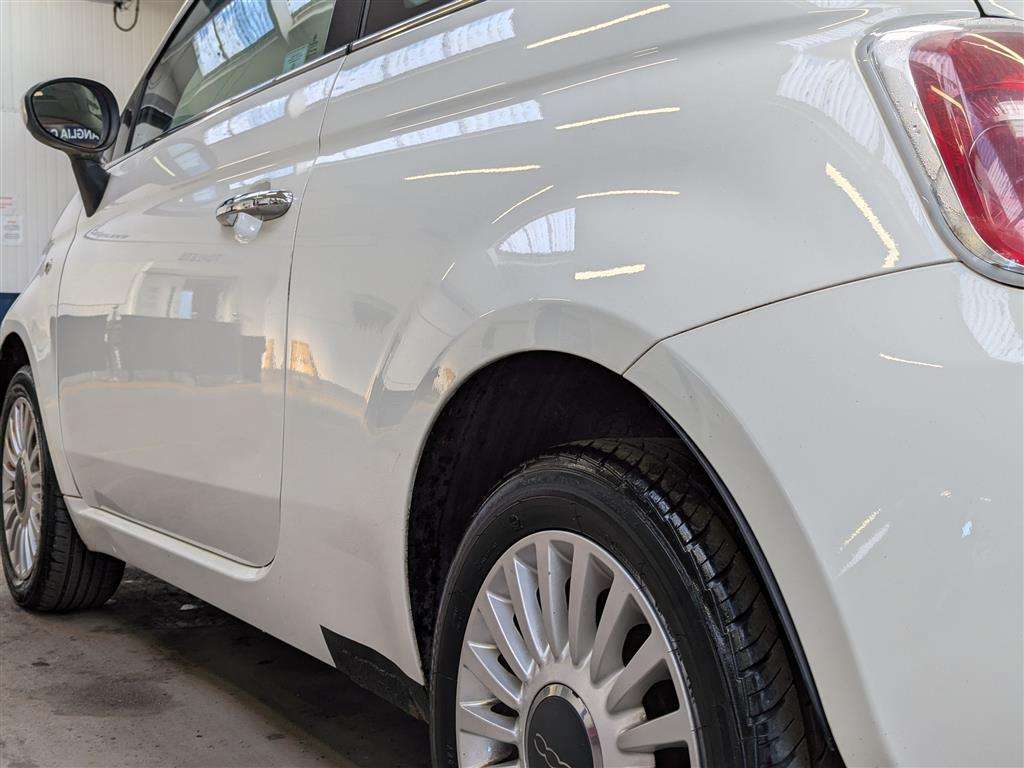 <p>2009 FIAT 500 LOUNGE</p>