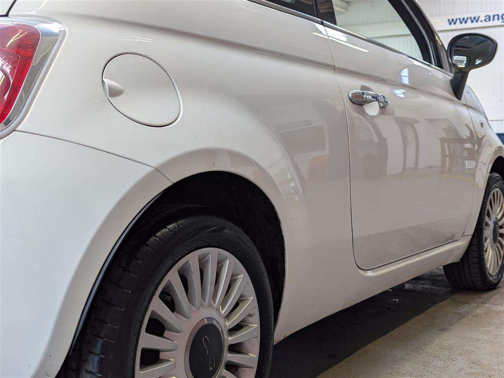 <p>2009 FIAT 500 LOUNGE</p>