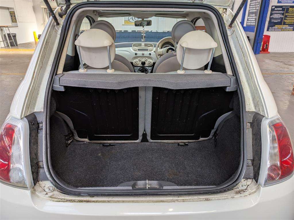 <p>2009 FIAT 500 LOUNGE</p>