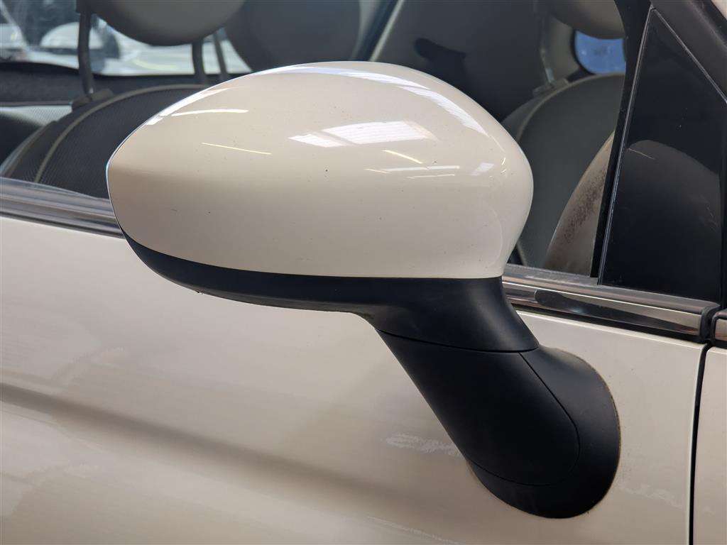 <p>2009 FIAT 500 LOUNGE</p>