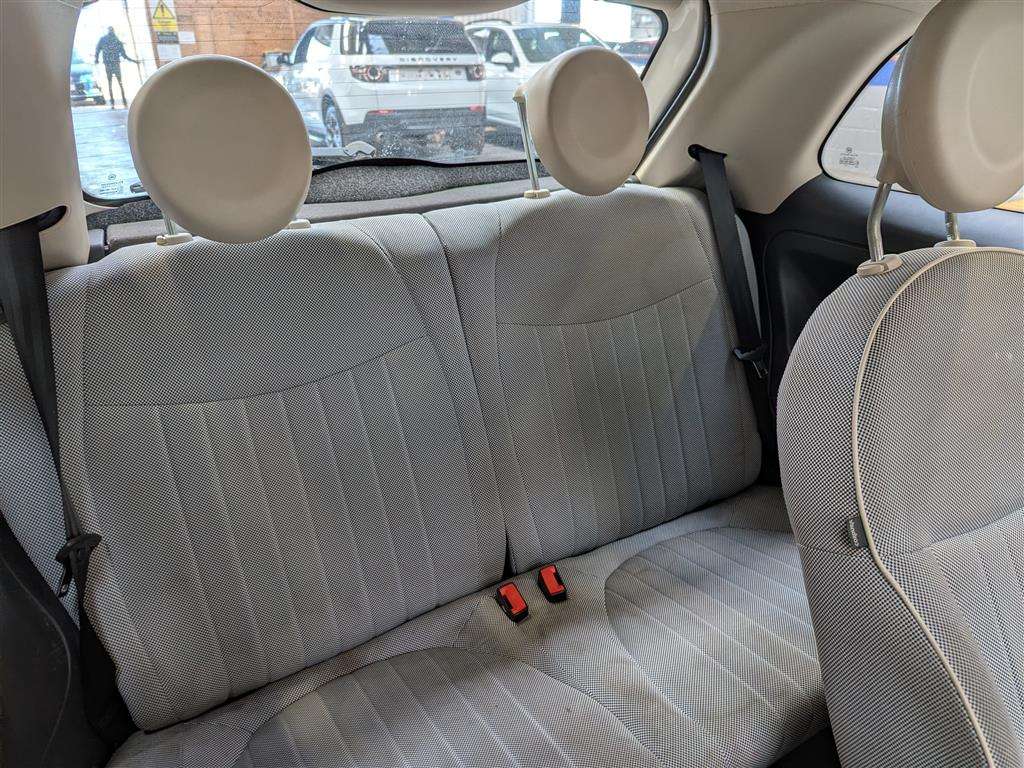 <p>2009 FIAT 500 LOUNGE</p>