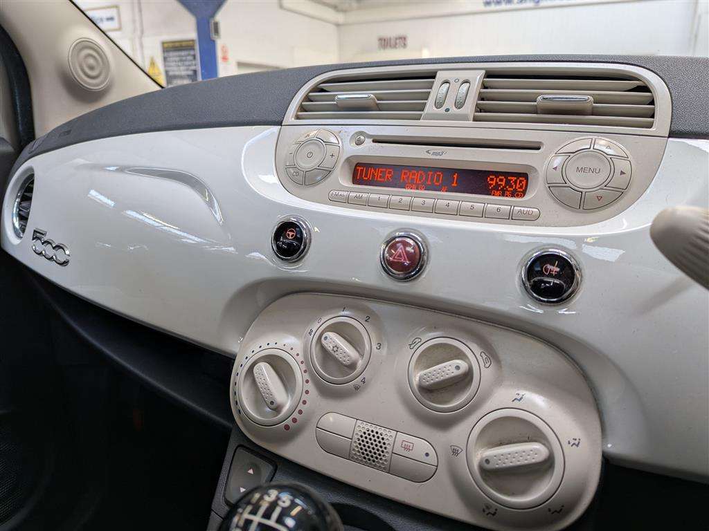 <p>2009 FIAT 500 LOUNGE</p>