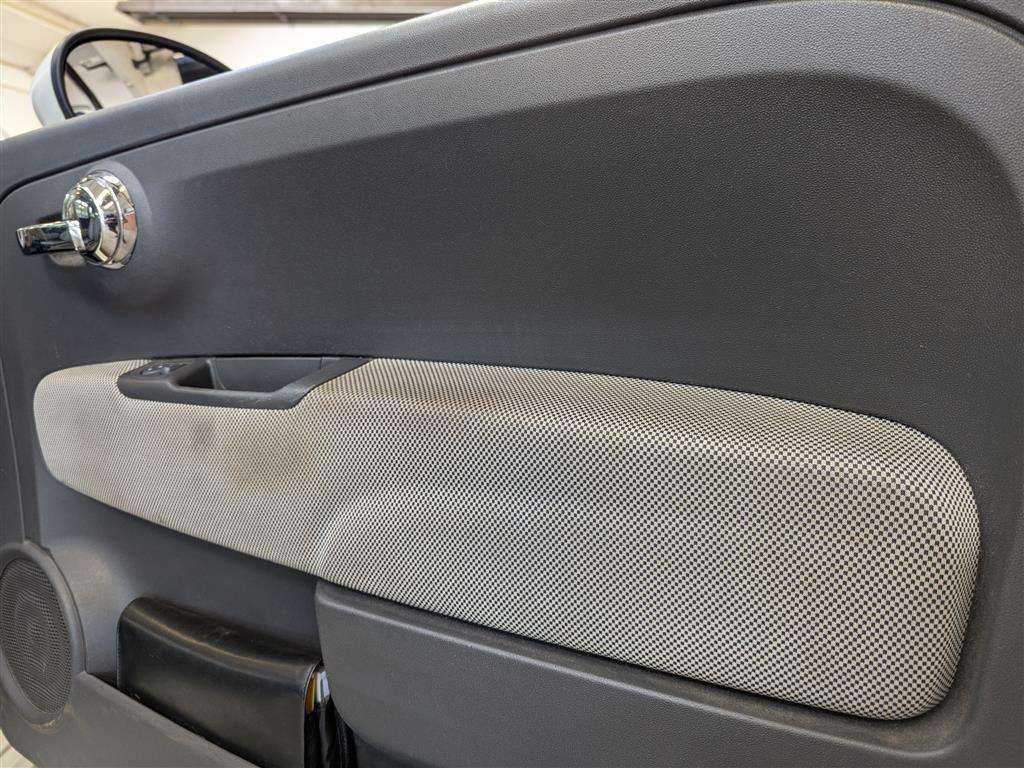 <p>2009 FIAT 500 LOUNGE</p>