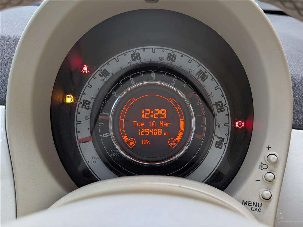 <p>2009 FIAT 500 LOUNGE</p>