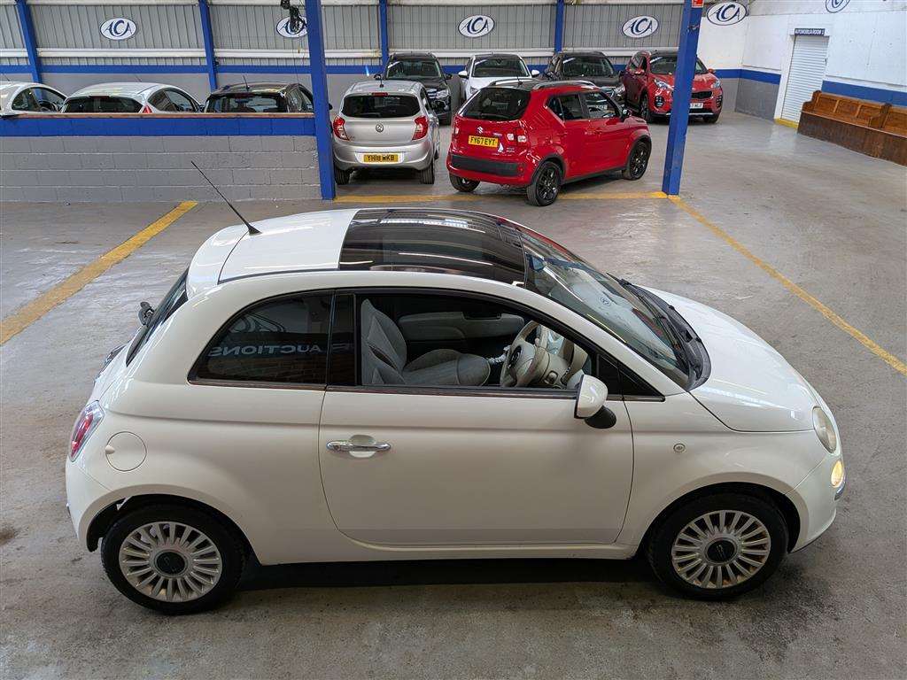 <p>2009 FIAT 500 LOUNGE</p>