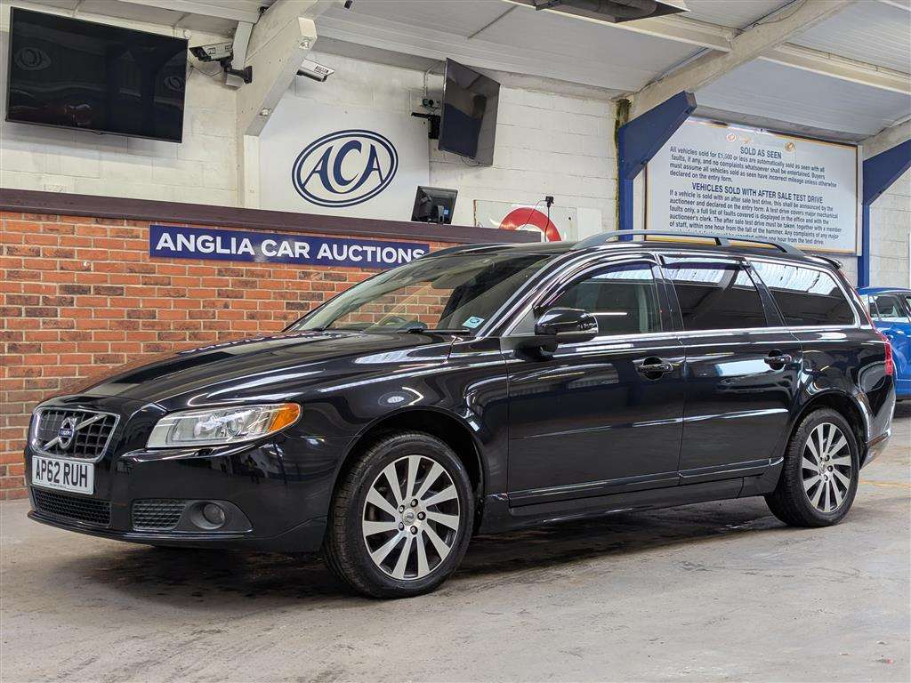 <p>2013 VOLVO V70 SE LUX T5 AUTO</p>