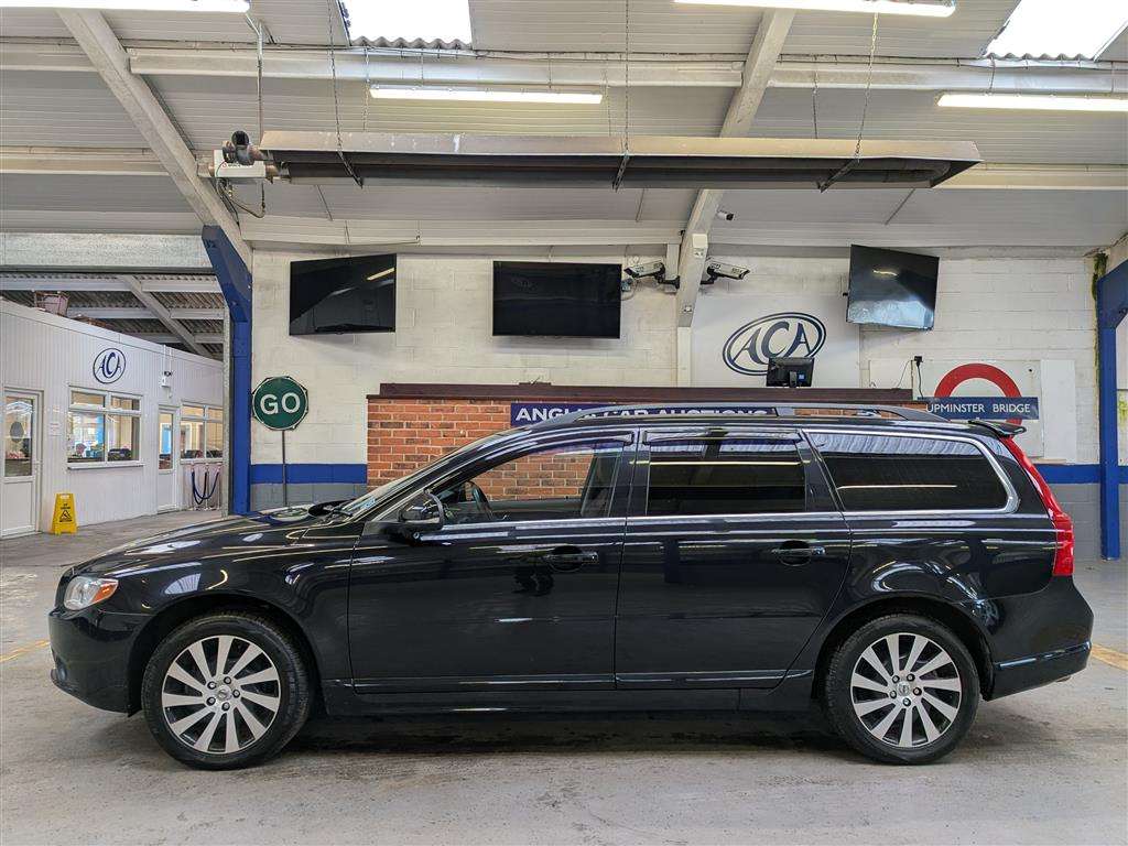 <p>2013 VOLVO V70 SE LUX T5 AUTO</p>