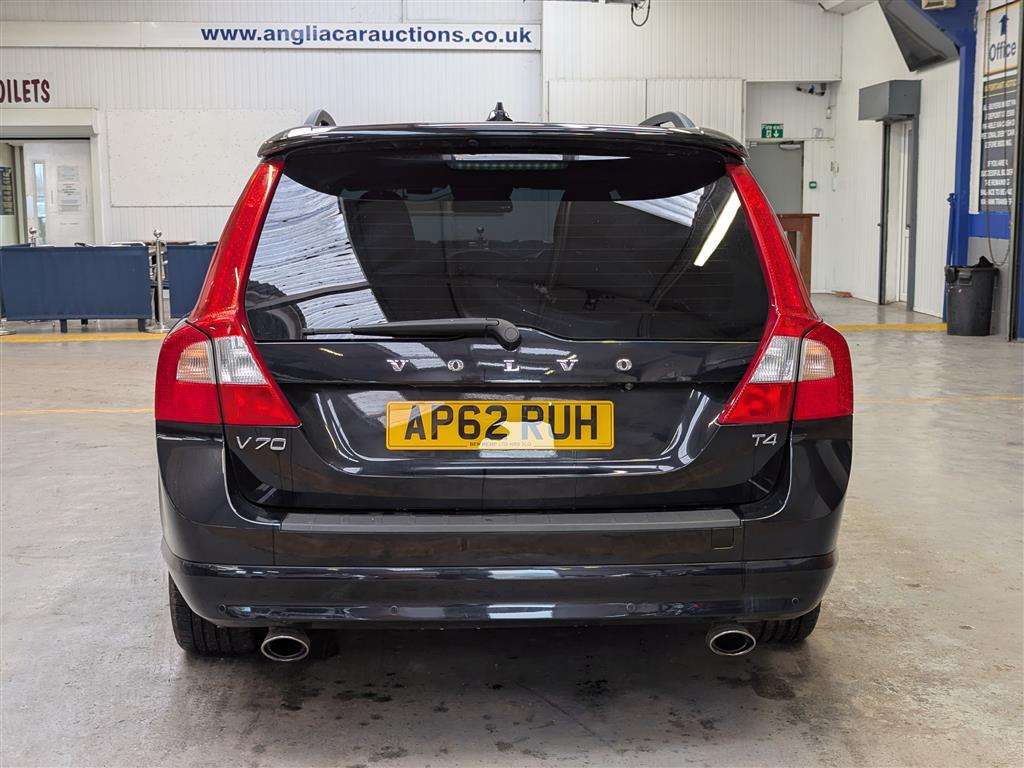 <p>2013 VOLVO V70 SE LUX T5 AUTO</p>