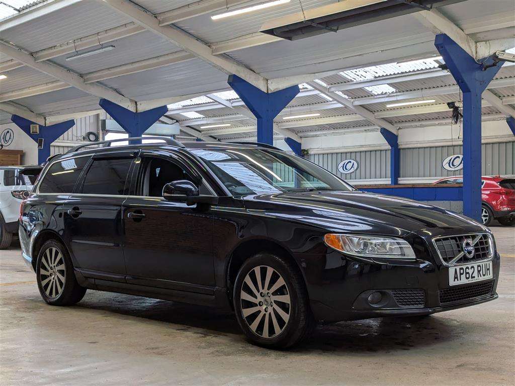 <p>2013 VOLVO V70 SE LUX T5 AUTO</p>