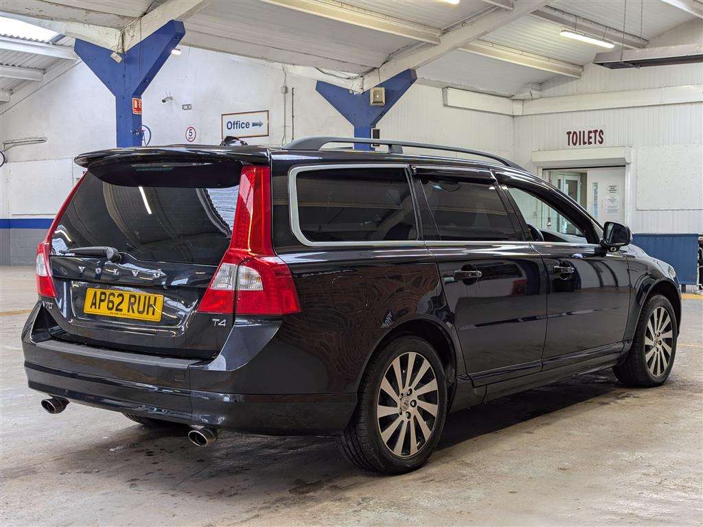 <p>2013 VOLVO V70 SE LUX T5 AUTO</p>