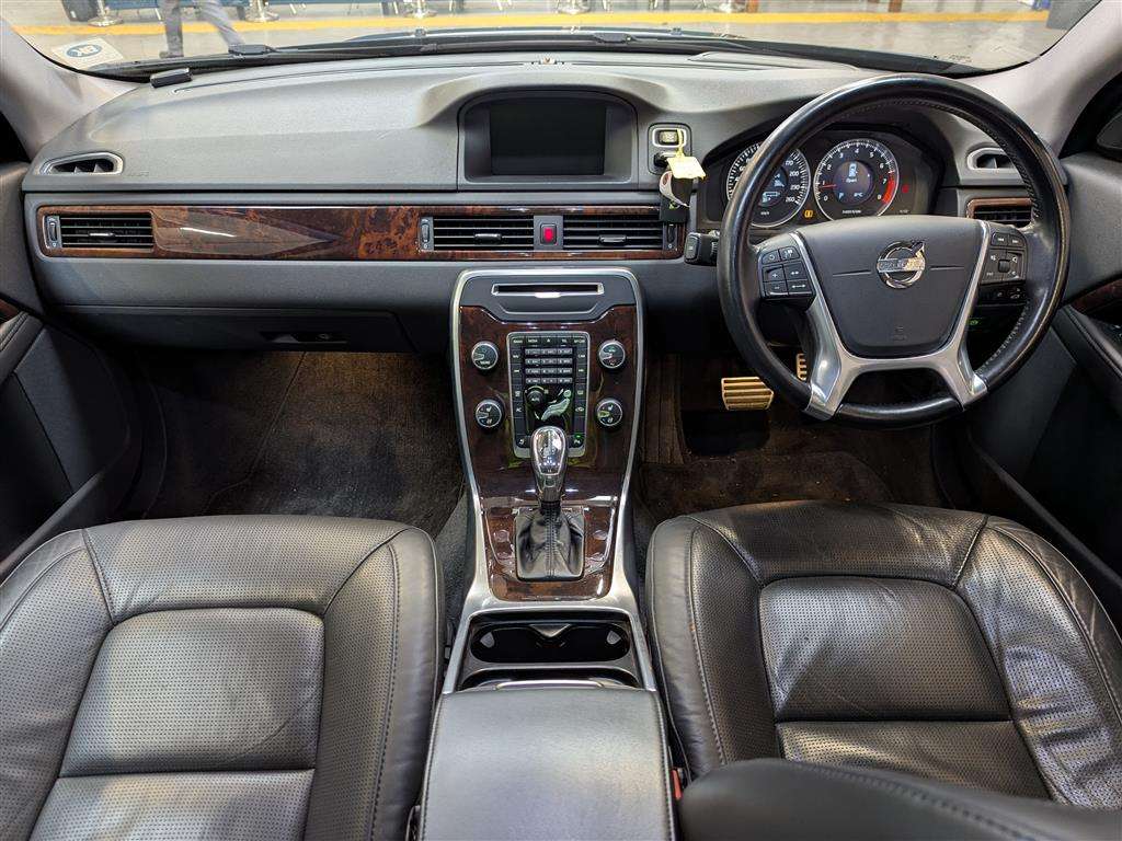 <p>2013 VOLVO V70 SE LUX T5 AUTO</p>