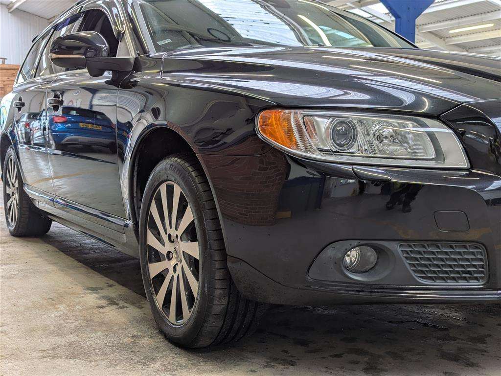 <p>2013 VOLVO V70 SE LUX T5 AUTO</p>