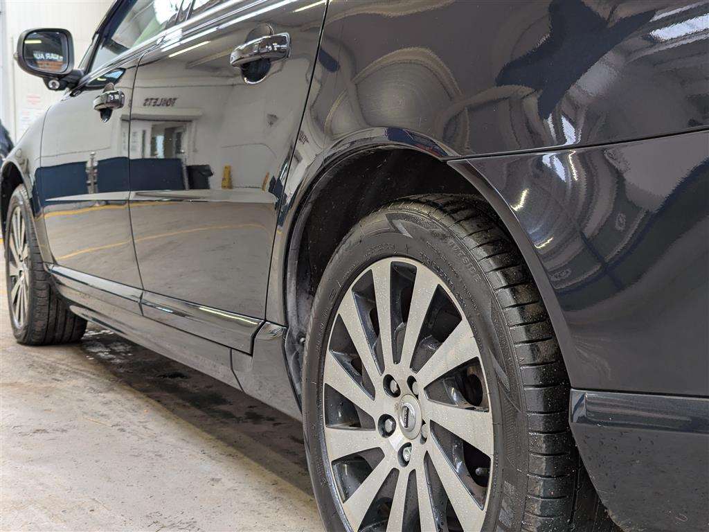 <p>2013 VOLVO V70 SE LUX T5 AUTO</p>