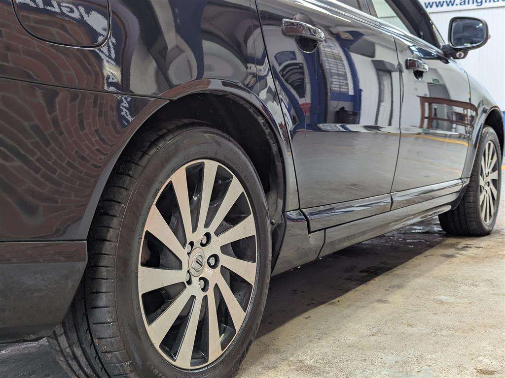 <p>2013 VOLVO V70 SE LUX T5 AUTO</p>