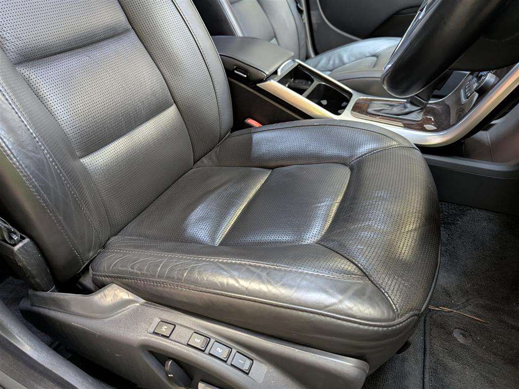 <p>2013 VOLVO V70 SE LUX T5 AUTO</p>