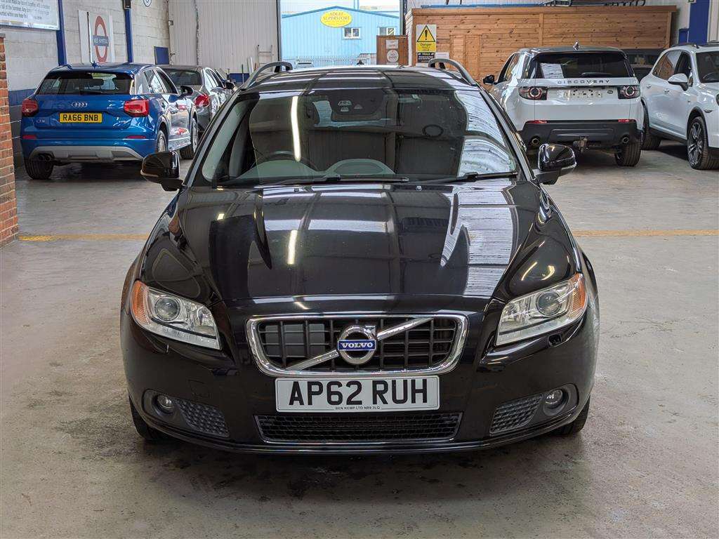 <p>2013 VOLVO V70 SE LUX T5 AUTO</p>
