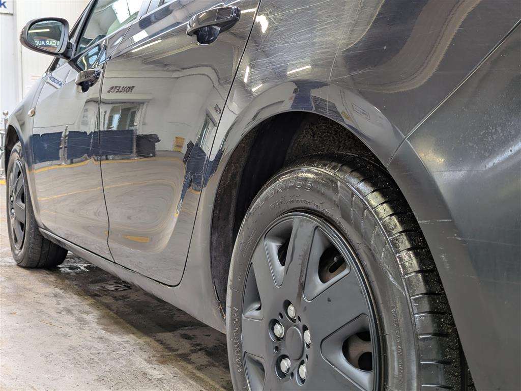 <p>2010 VAUXHALL ASTRA EXCLUSIV 98</p>